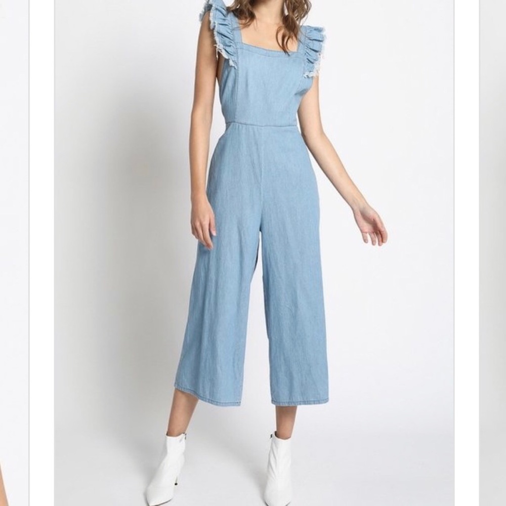 RUFFLE SHOULDER STRAP DETAILED BIB JUMPSUIT
